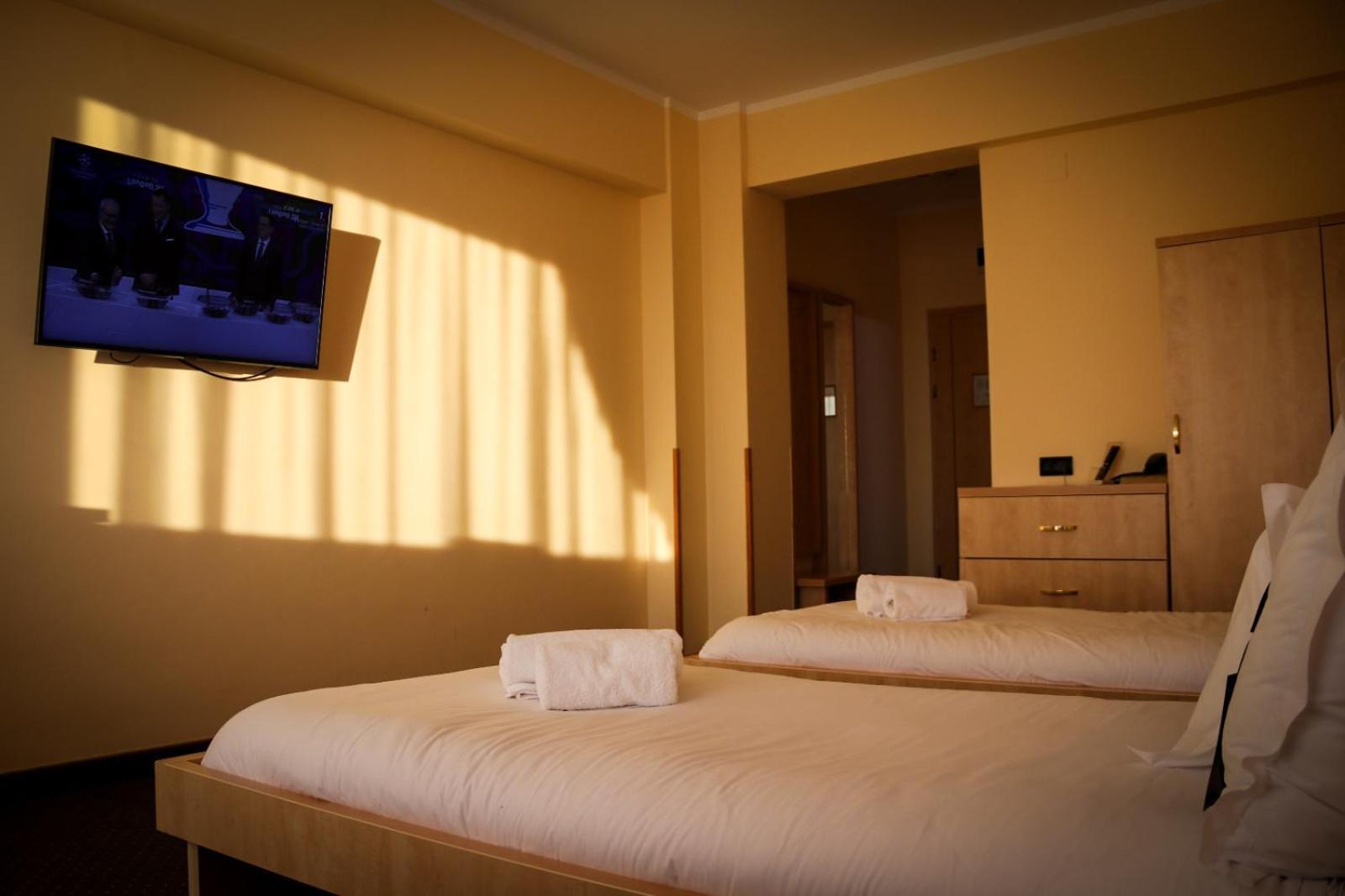 Hotel Clipa Drobeta Turnu Severin Exteriér fotografie