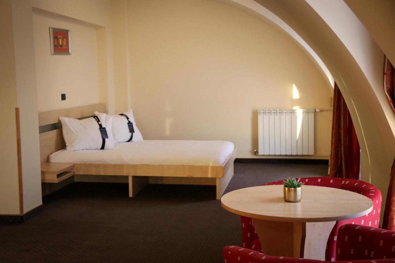Hotel Clipa Drobeta Turnu Severin Exteriér fotografie